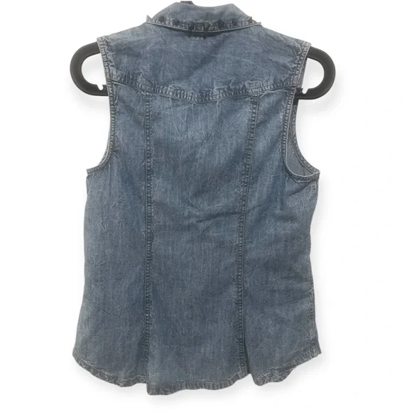 Decree Women's Denim Sleeveless studded Collared Button‎ up Top - Picture 4 of 6